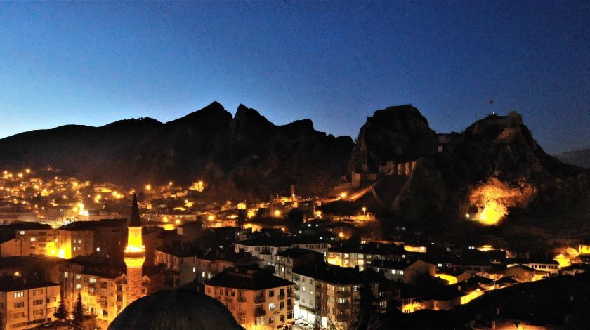 Tokat Kalesi'nde beliren insan silueti dikkat çekiyor 7