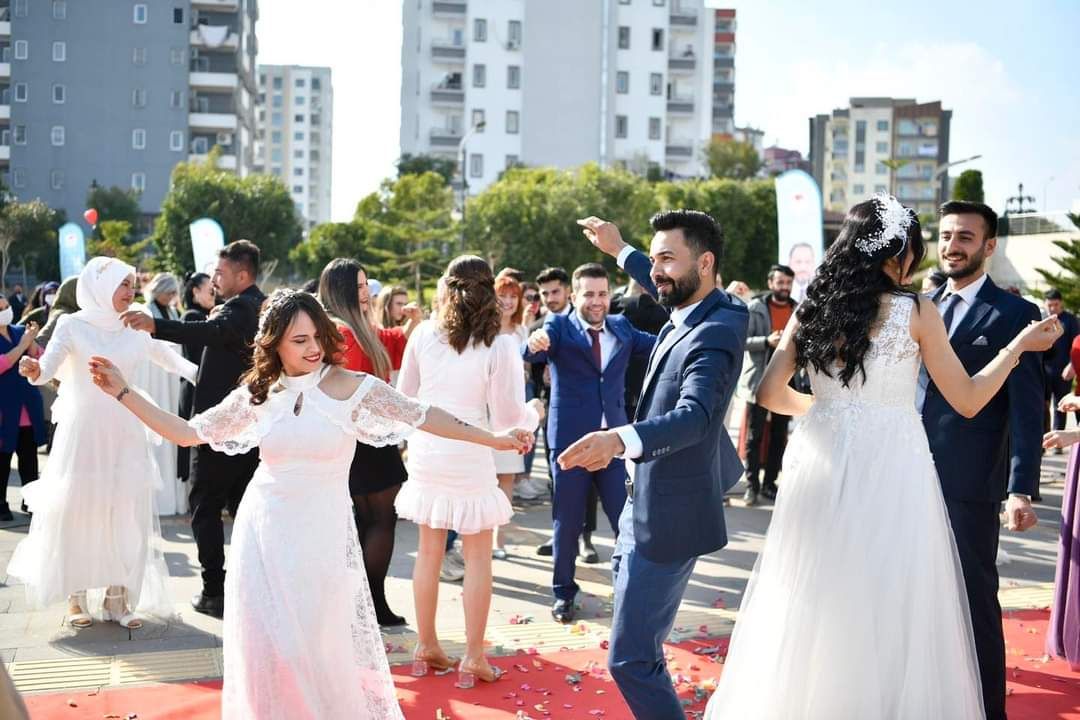 Sarıçam'da 14 Şubat'ta 14 nikâh 15