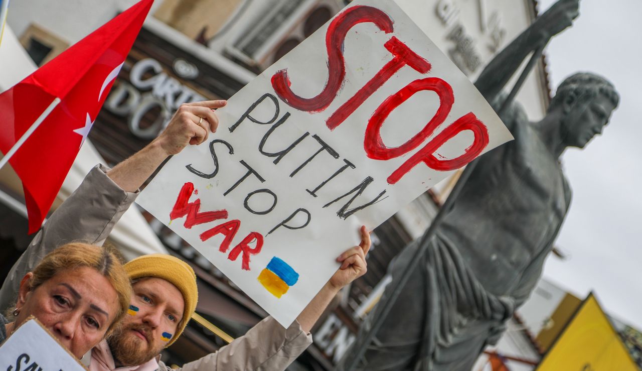 Ukraynalılar sokağa indi: Gözyaşlarına boğuldular 8