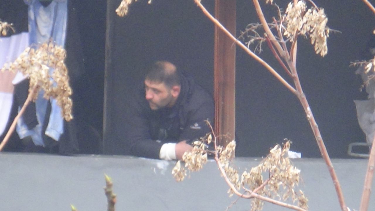 Keskin nişancı, dehşet saçan saldırganı uzaktan etkisiz hale getirdi 6