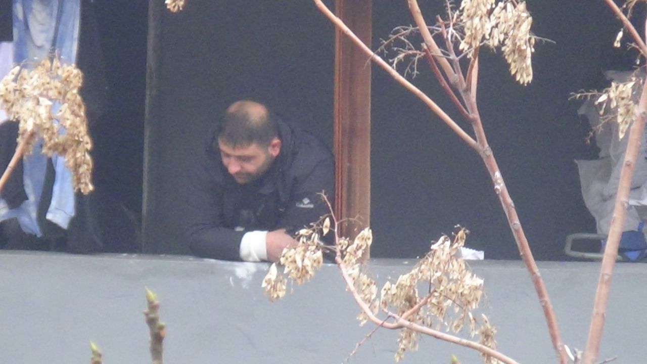 Keskin nişancı, dehşet saçan saldırganı uzaktan etkisiz hale getirdi 7