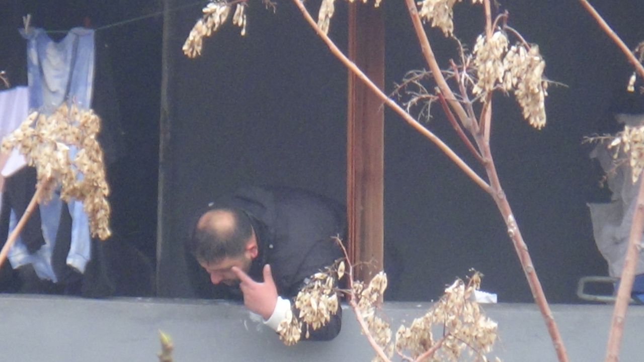 Keskin nişancı, dehşet saçan saldırganı uzaktan etkisiz hale getirdi 8