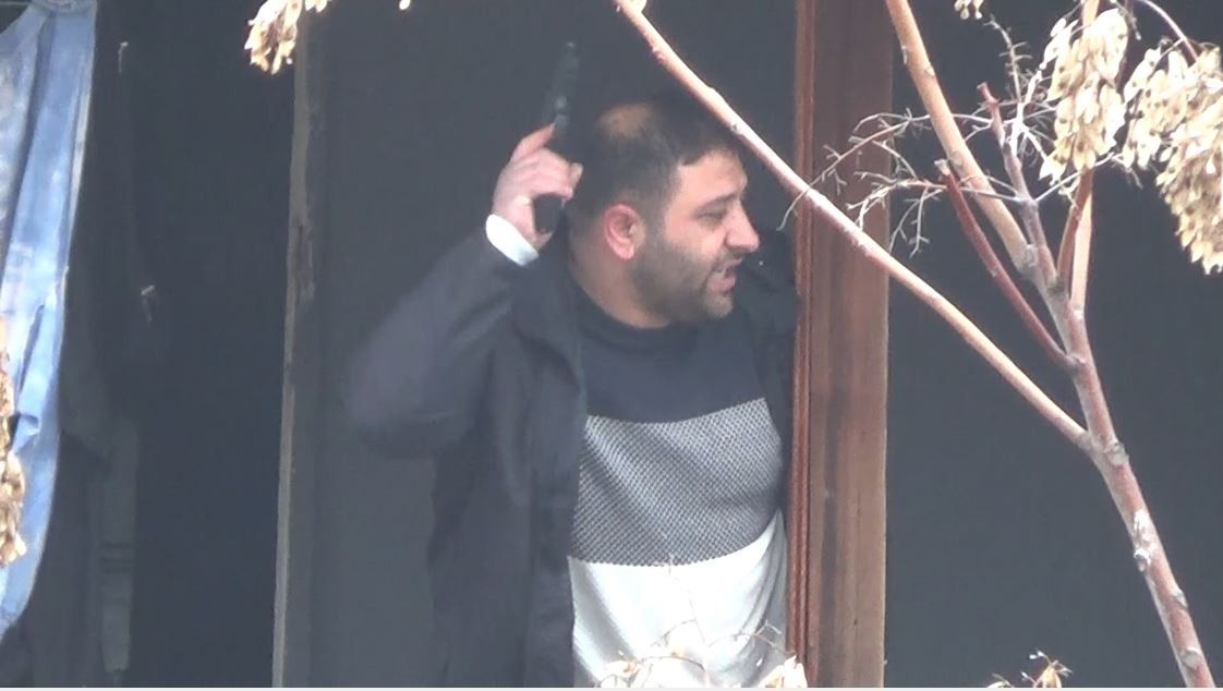 Keskin nişancı, dehşet saçan saldırganı uzaktan etkisiz hale getirdi 12