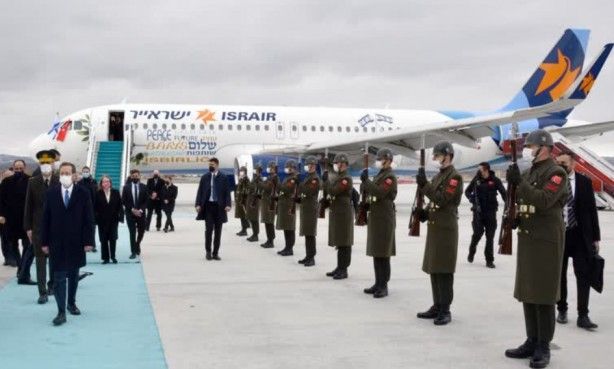 Uçağının üzerinde yazan Türkçe kelimeler dikkat çekti 15