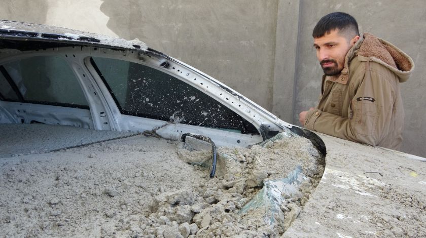 700 bin TL'lik lüks arabaya beton döküp pert ettiler 2