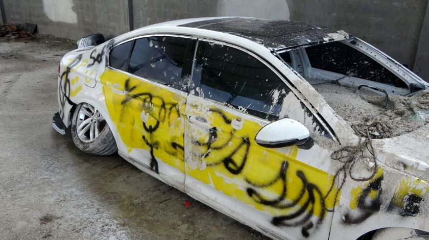 700 bin TL'lik lüks arabaya beton döküp pert ettiler 7