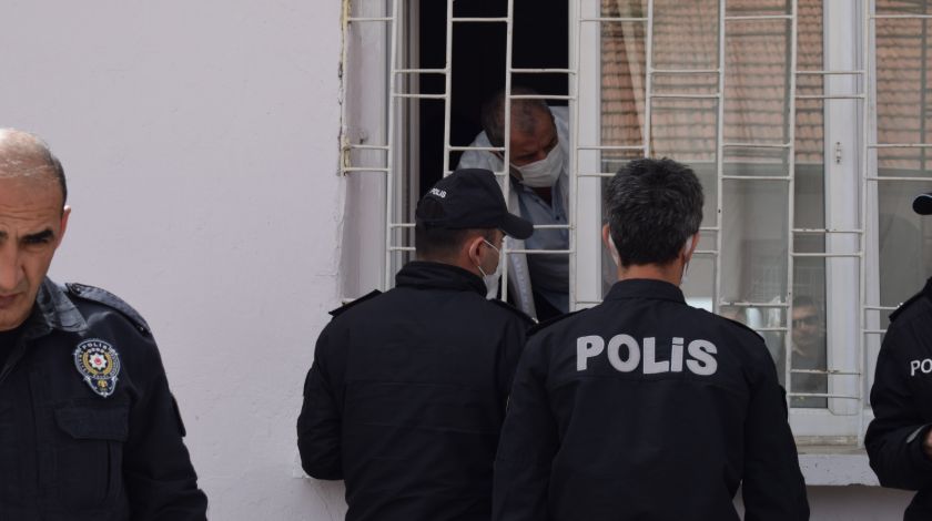 Polisler, evde karşılaştıkları tabloya inanamadı 6