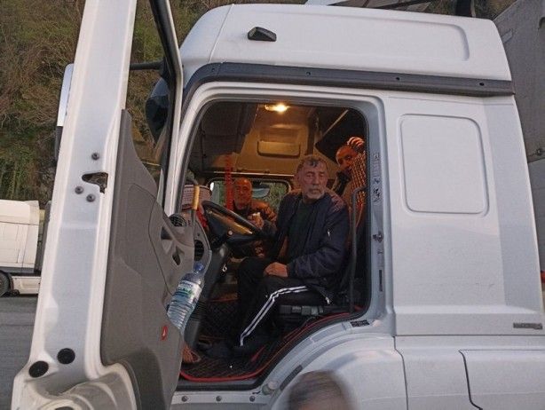 Sarp Sınır Kapısında kilometrelerce tır kuyruğu 3