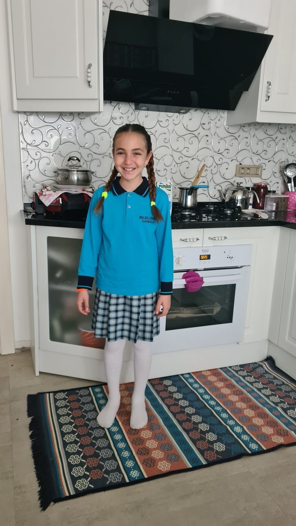 Köpekten kaçarken kamyonun altında kalan Mahra'nın mezarına arkadaşlarından duygulandıran mektup 3