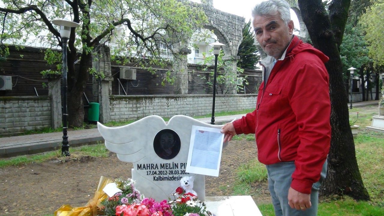 Köpekten kaçarken kamyonun altında kalan Mahra'nın mezarına arkadaşlarından duygulandıran mektup 8