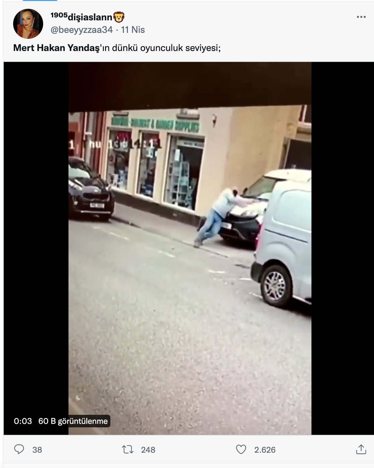 Sosyal medya çok acımasız! Mert Hakan Yandaş’ın taklasıyla ilgili atılan tweetler gülmekten kırıyor 4