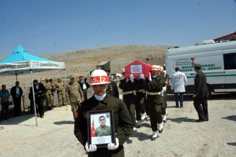 Pençe-Kilit operasyonu şehidi, gözyaşlarıyla toprağa verildi 16