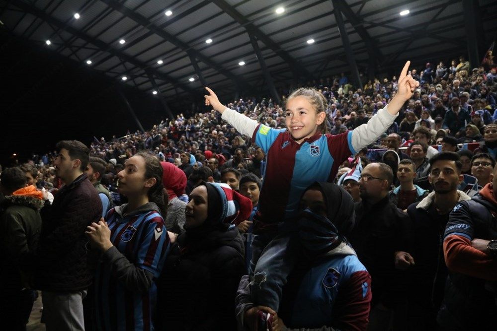 Trabzon'da yer gök bordo mavi! 46