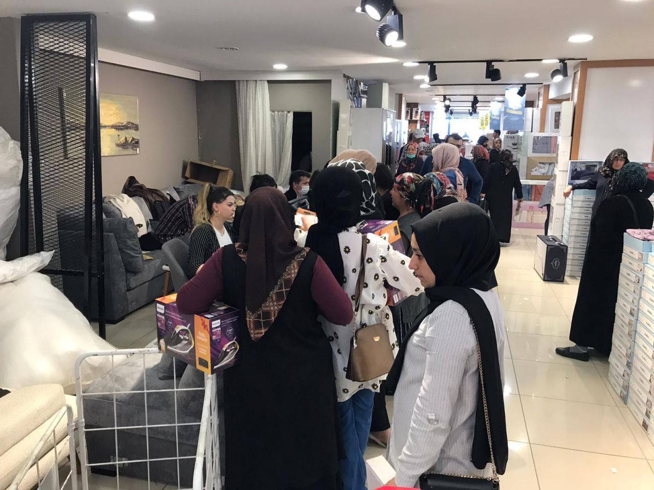 12 bin TL'lik ürün 9 bin TL'den satışa sunuldu, haberi alan mağazaya koştu 5