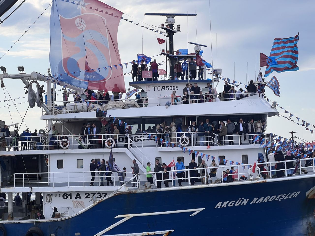 Trabzonspor'da şampiyonluk kutlamaları denizden başladı 1