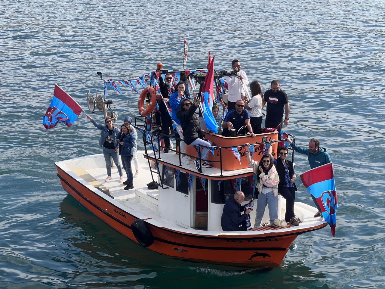 Trabzonspor'da şampiyonluk kutlamaları denizden başladı 7