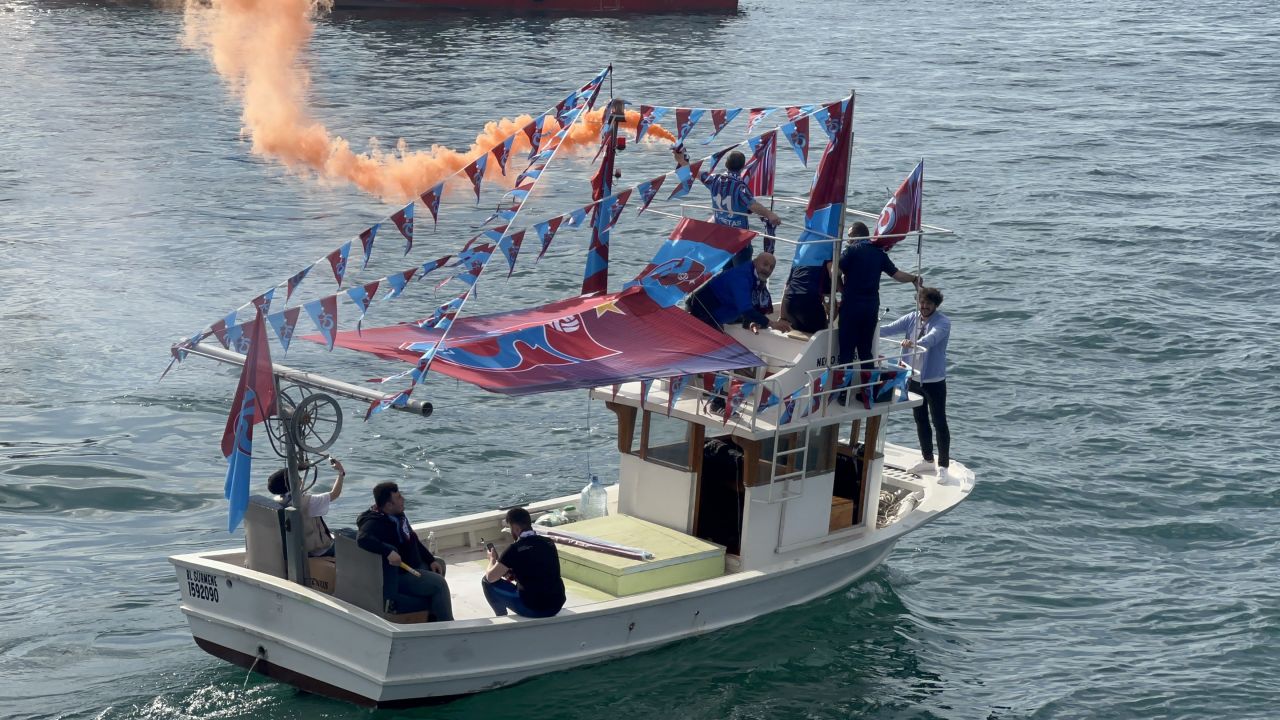 Trabzonspor'da şampiyonluk kutlamaları denizden başladı 8