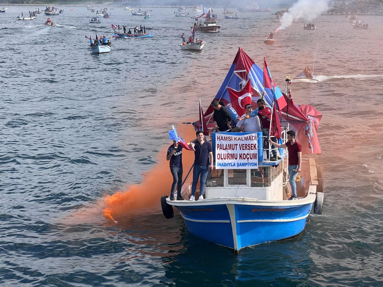 Trabzonspor'da şampiyonluk kutlamaları denizden başladı 11