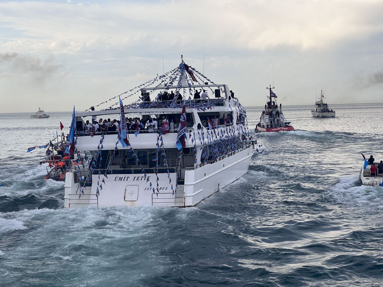 Trabzonspor'da şampiyonluk kutlamaları denizden başladı 13