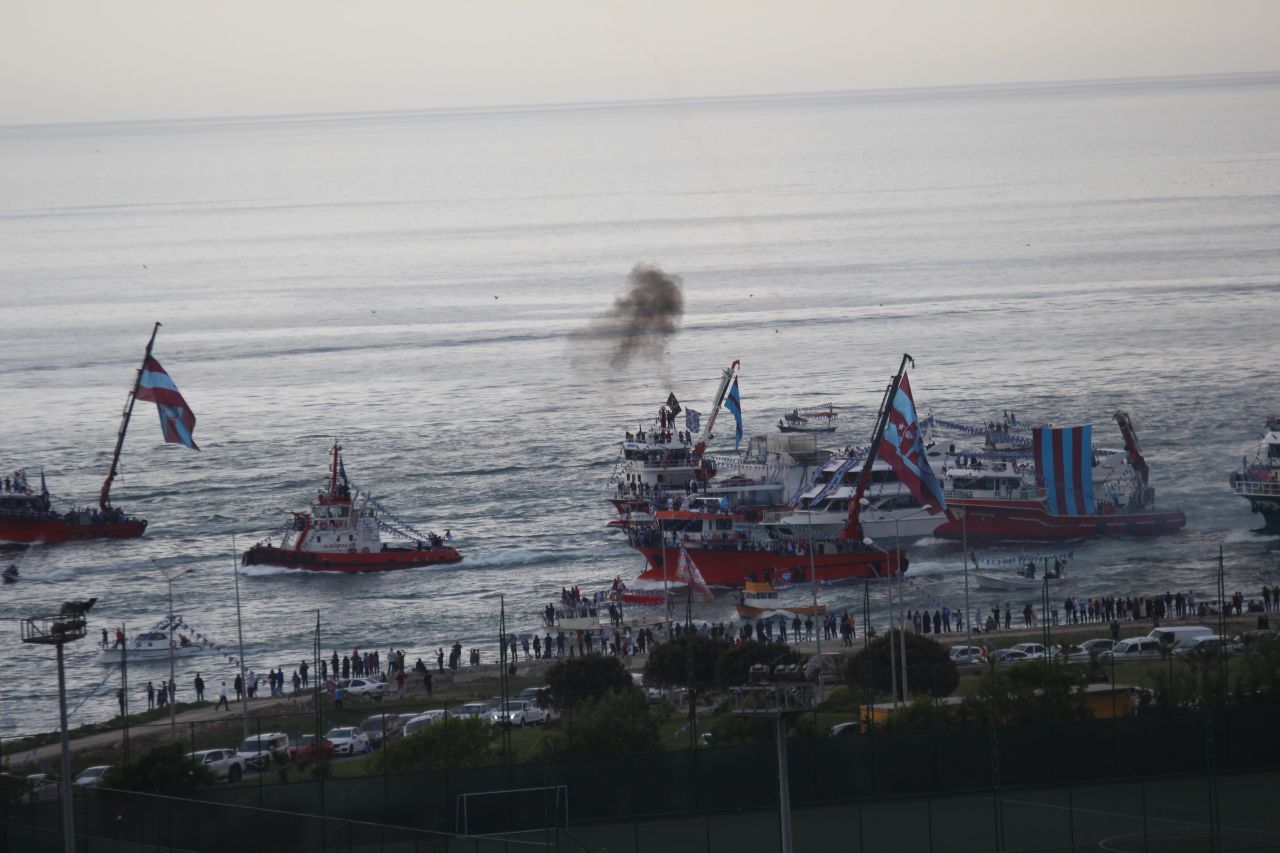 Trabzonspor'un şampiyonluk filosu Faroz Limanı'na ulaştı 5