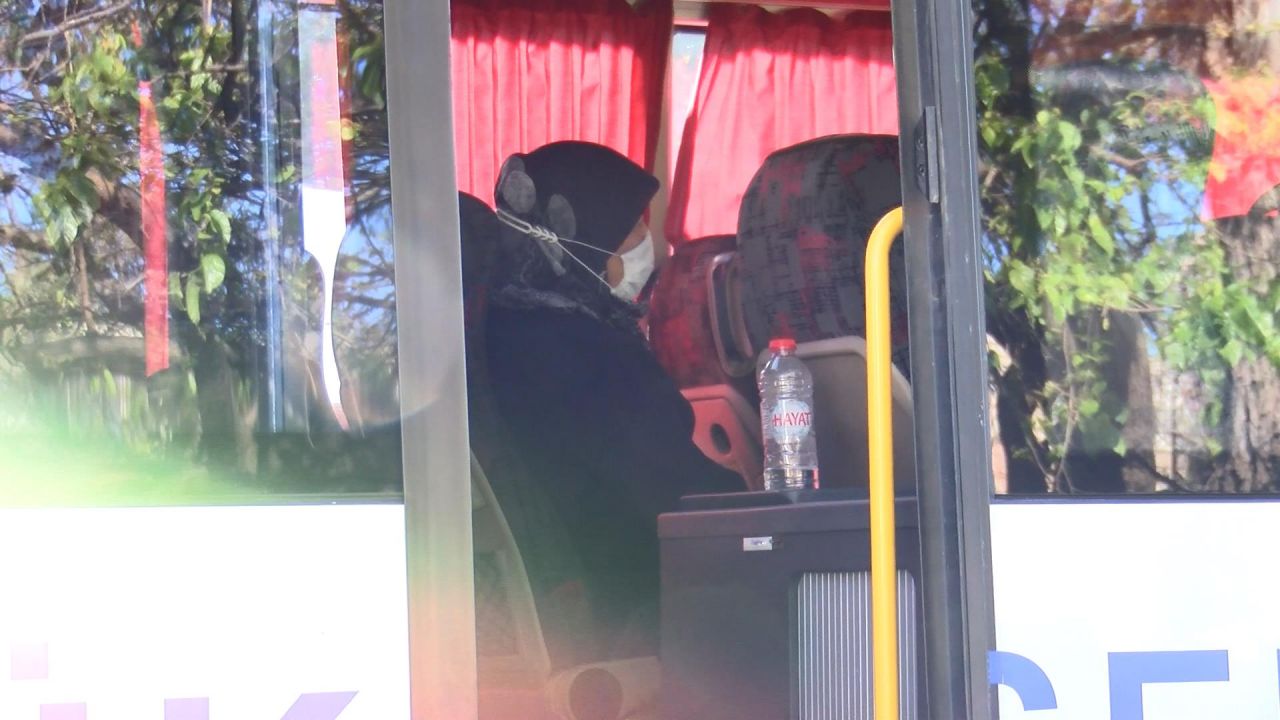 Yol kenarında 'cenaze taşıma' tartışması! 3-4 saat beklettiler... 2