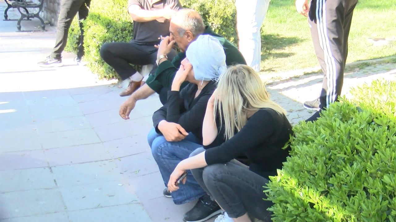 Yol kenarında 'cenaze taşıma' tartışması! 3-4 saat beklettiler... 6