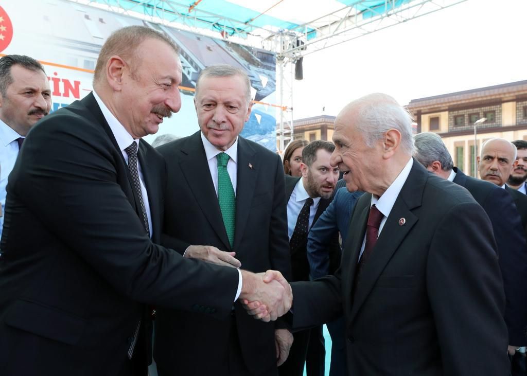 MHP Lideri Bahçeli’den Aliyev’e anlamlı ve önemli hediye 4