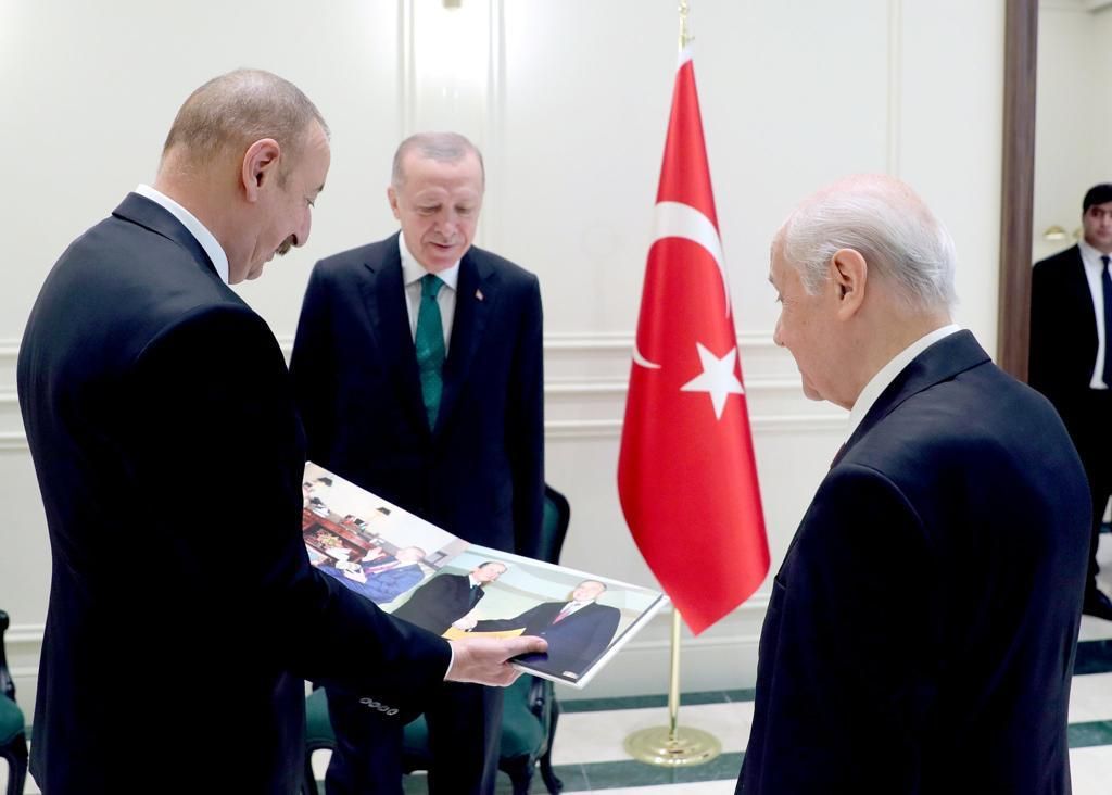 MHP Lideri Bahçeli’den Aliyev’e anlamlı ve önemli hediye 3