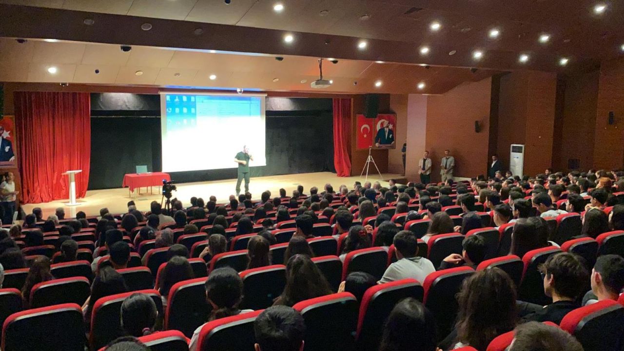 Kadirli'de Şuurlu Gençlik konferansı 5