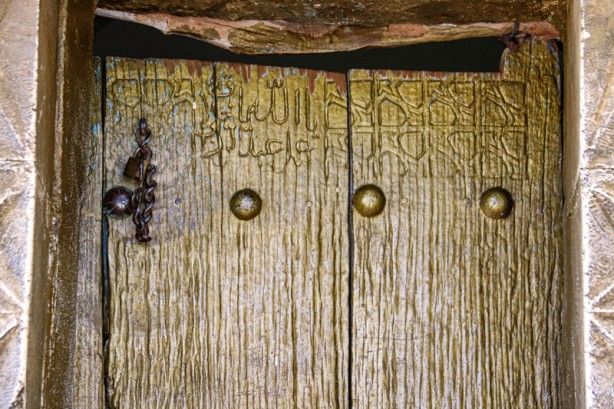 Şehrin tarihi ahşap kapıları için araştırma 4