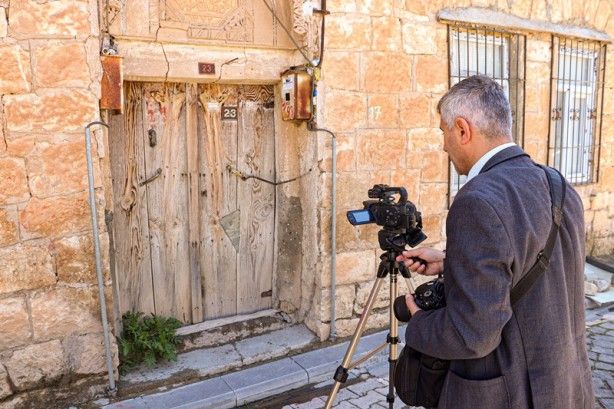 Şehrin tarihi ahşap kapıları için araştırma 1