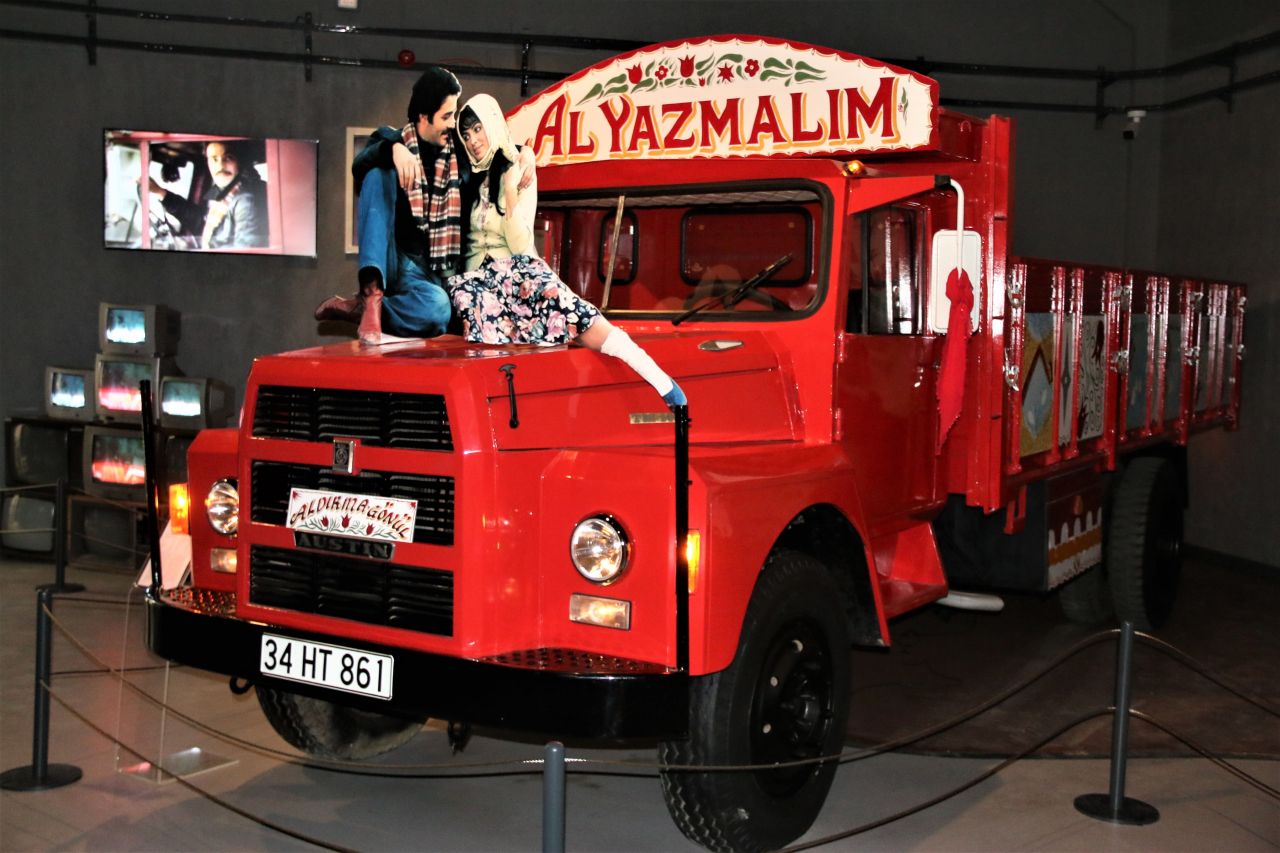 İşte Selvi Boylum Al Yazmalım filminde kullanılan kamyonun son hâli... 9