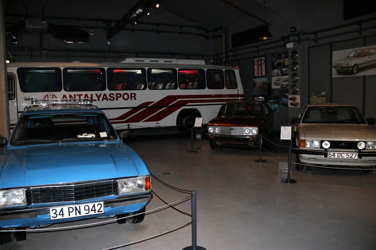 İşte Selvi Boylum Al Yazmalım filminde kullanılan kamyonun son hâli... 13