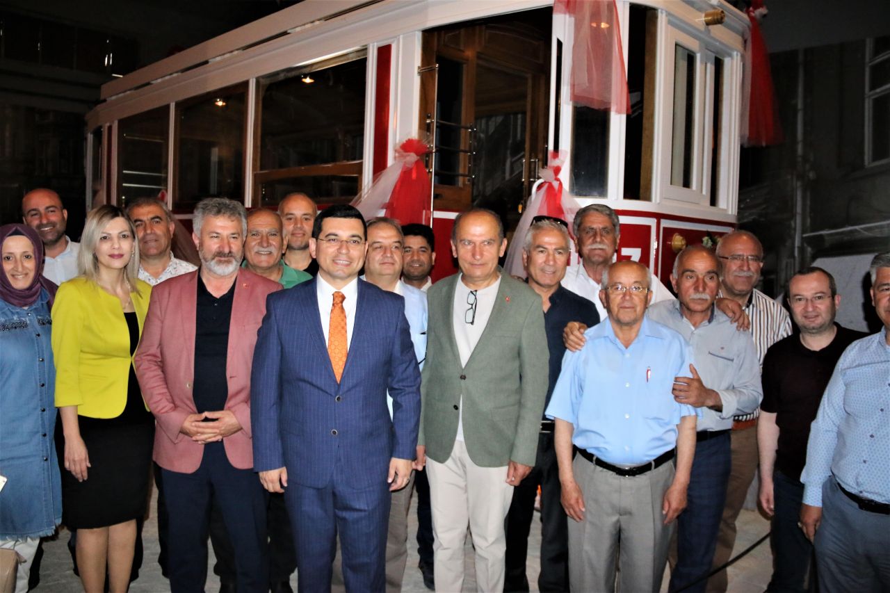 İşte Selvi Boylum Al Yazmalım filminde kullanılan kamyonun son hâli... 15