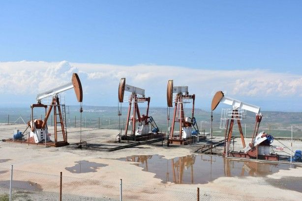 Yazları 9, kışları 20 ailenin yaşadığı bu köyden petrol fışkırıyor! 1