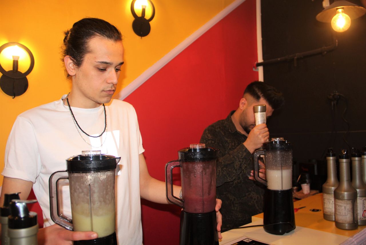 Elazığ’da iki kafadar enflasyona inat fiyatları yarı yarıya indirdi 2