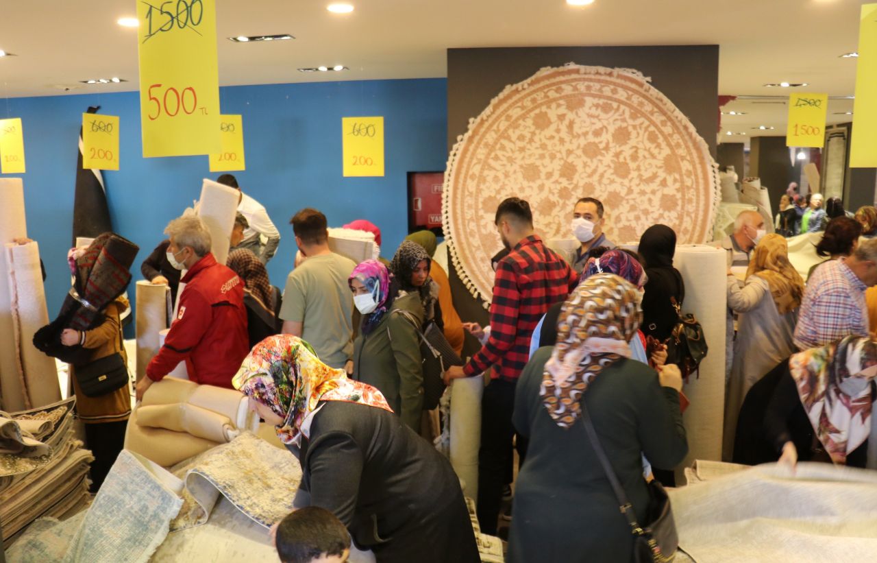 Ucuz olduğunu duyanlar mağazaya koştu 2