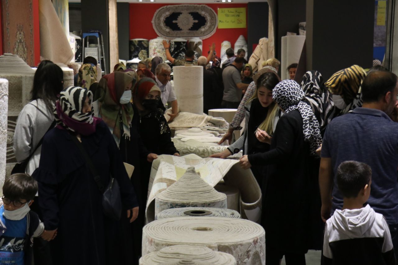 Ucuz olduğunu duyanlar mağazaya koştu 6