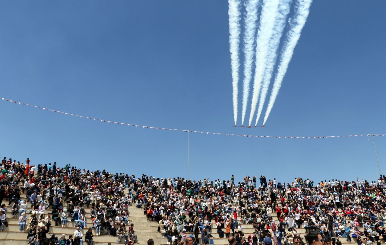 Türk Yıldızları Erzincan semalarında nefes kesti 2