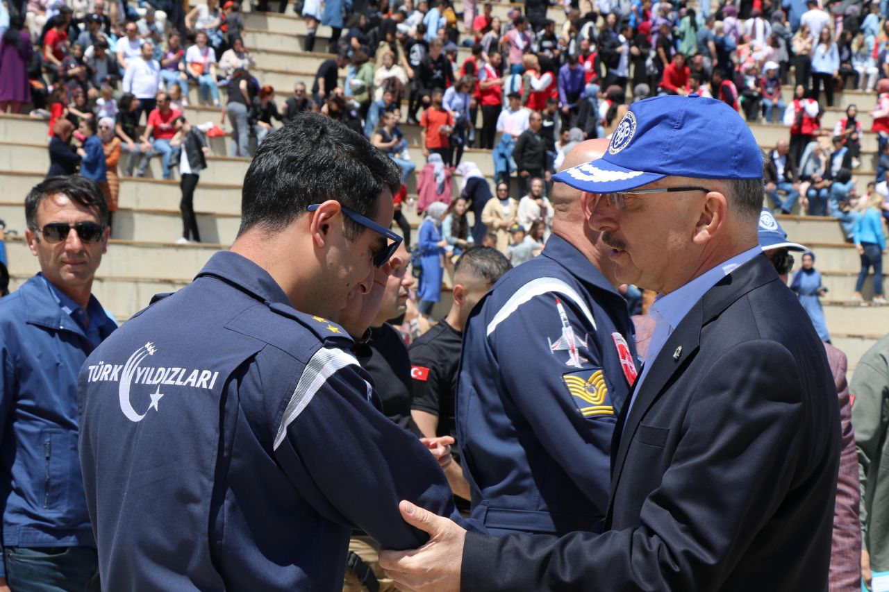 Türk Yıldızları Erzincan semalarında nefes kesti 7