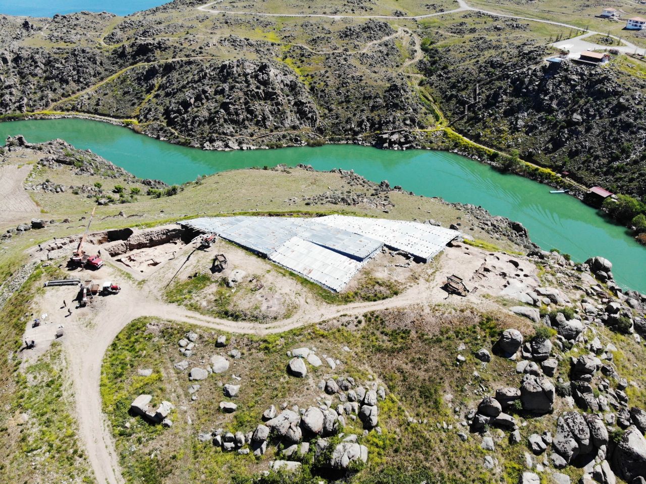 Japon isim keşfetti! O ilimizin altından saray çıktı 2