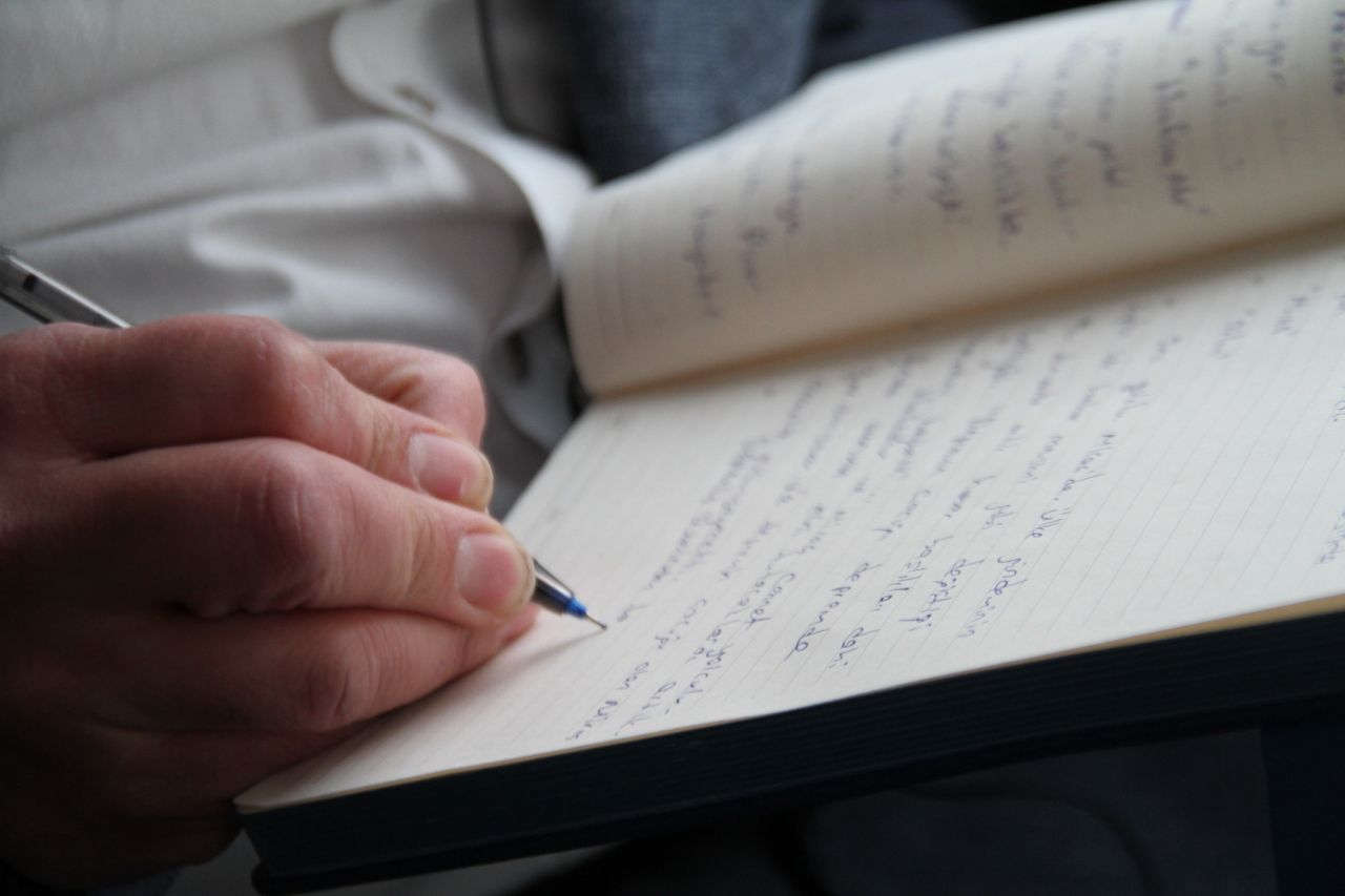 Kemal Sunal’ın oynadığı 'Atla Gel Şaban' filmi Elazığ'da gerçek oldu: Minibüse binmeden yazamıyor 2