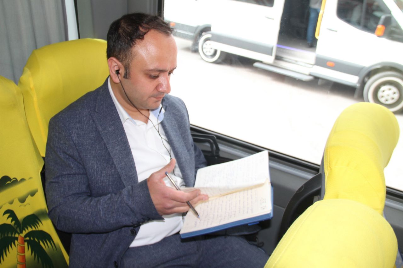 Kemal Sunal’ın oynadığı 'Atla Gel Şaban' filmi Elazığ'da gerçek oldu: Minibüse binmeden yazamıyor 10