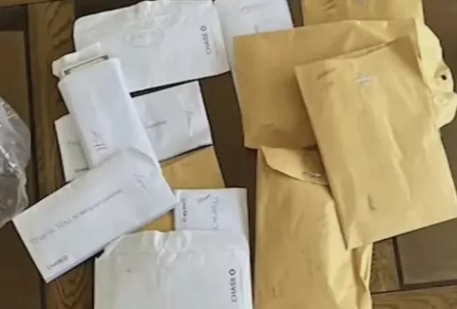 Koltuğun içinden çıkanları görünce şaşırdı 3