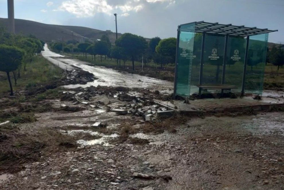 Konya'da kıyamet gibi görüntü! Sosyal medyada olay oldu... 4