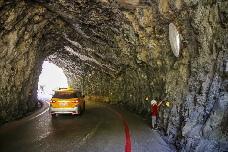 Dünyanın en tehlikeli yolu! Kemiklerin patikası, resmen ölüm saçıyor 33