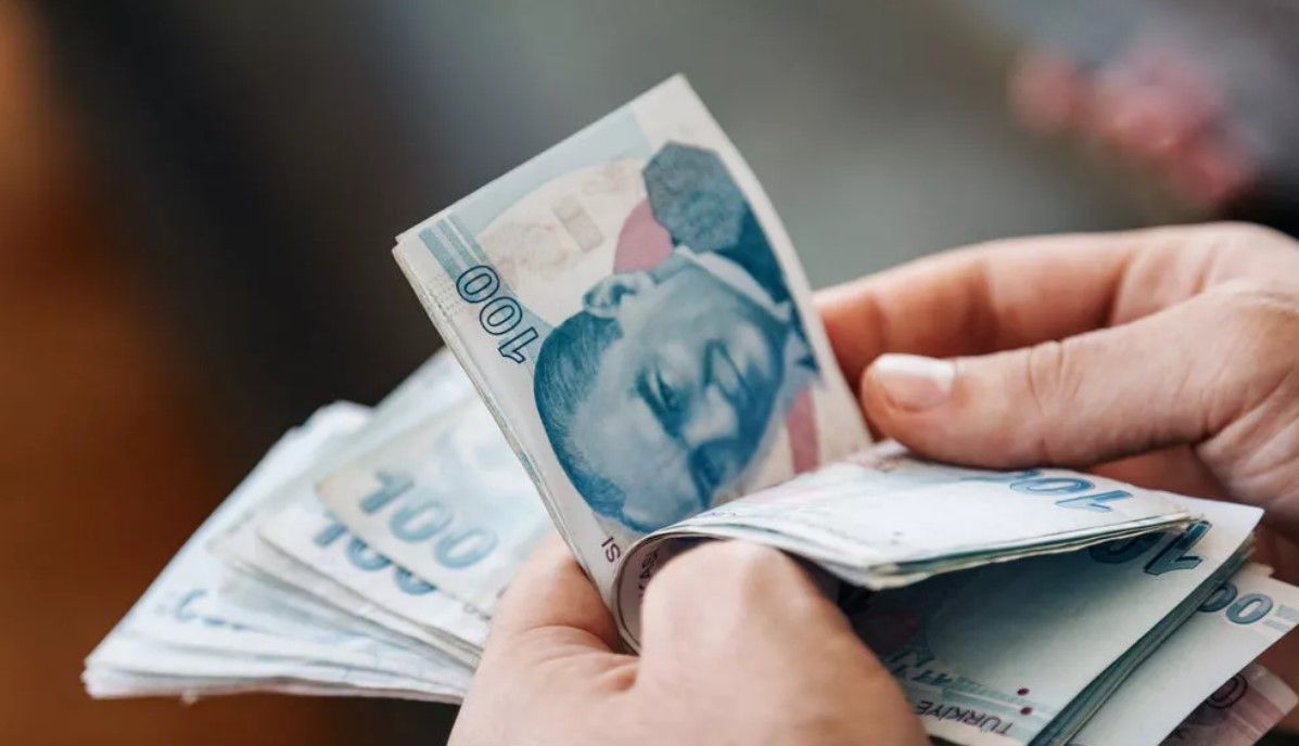 Memur ve emeklinin gözü o günde! Kim ne kadar zam alacak? İşte meslek meslek yeni maaş tablosu... 5