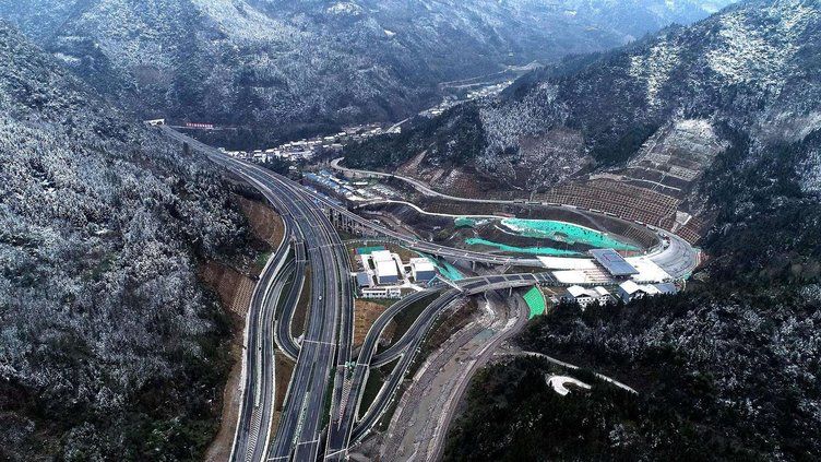 Dünyanın en tehlikeli yolu! Kemiklerin patikası, resmen ölüm saçıyor 56