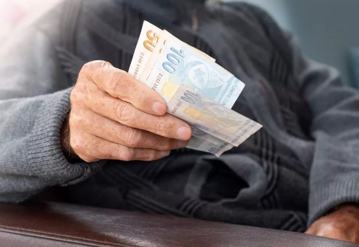 Memur ve emeklinin gözü o günde! Kim ne kadar zam alacak? İşte meslek meslek yeni maaş tablosu... 7