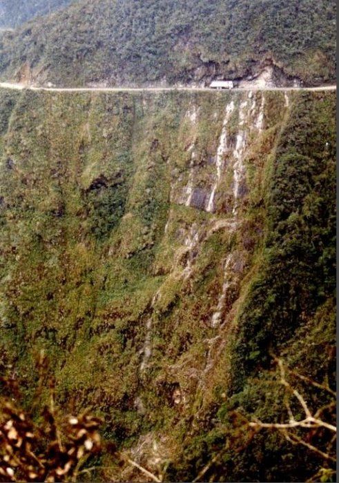 Dünyanın en tehlikeli yolu! Kemiklerin patikası, resmen ölüm saçıyor 8